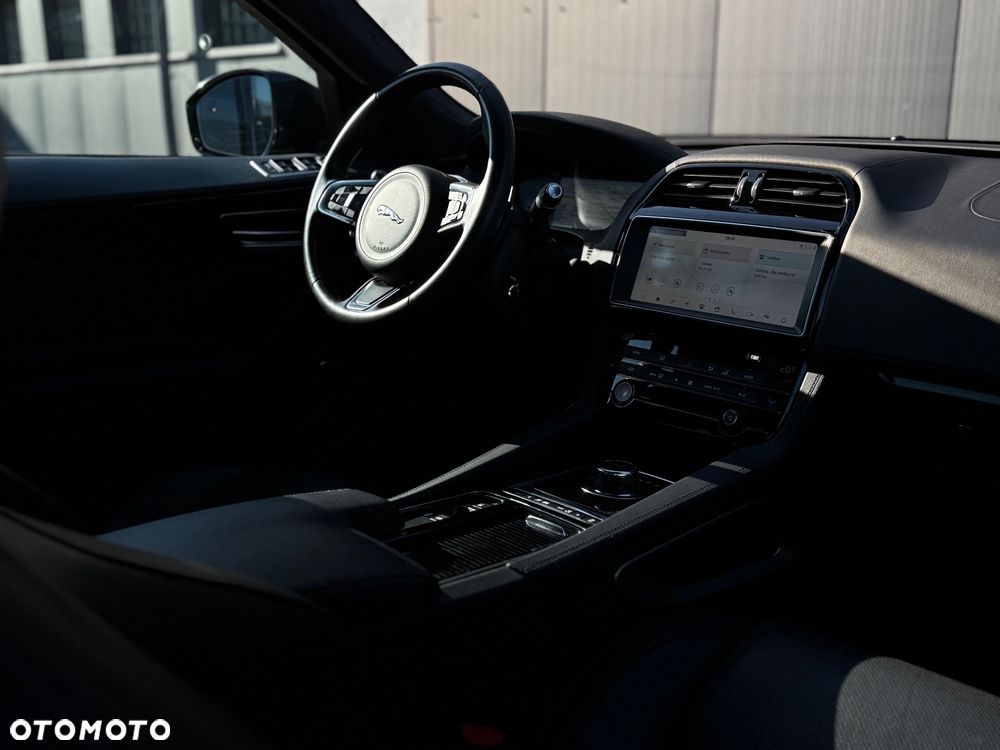 Jaguar F-Pace 30t AWD Prestige - 34