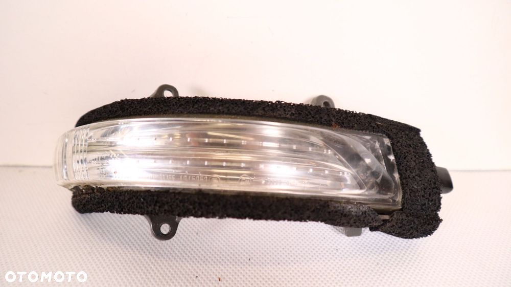TOYOTA LAND CRUISER 200 12- KIERUNKOWSKAZ LUSTERKA PRAWY - 1