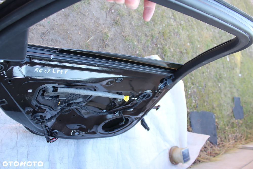 DRZWI TYLNE LEWE AUDI A6 C7 AVANT LY9T 2014 - 18