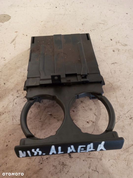 UCHWYT NA NAPOJE NISSAAN ALMERA N16 - 2