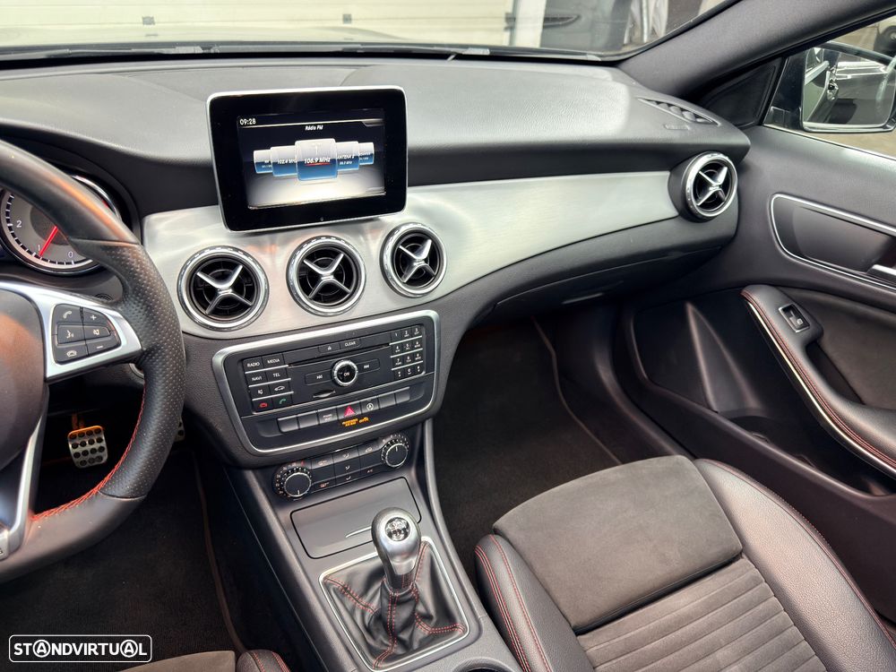 Mercedes-Benz GLA 180 d AMG Line - 26