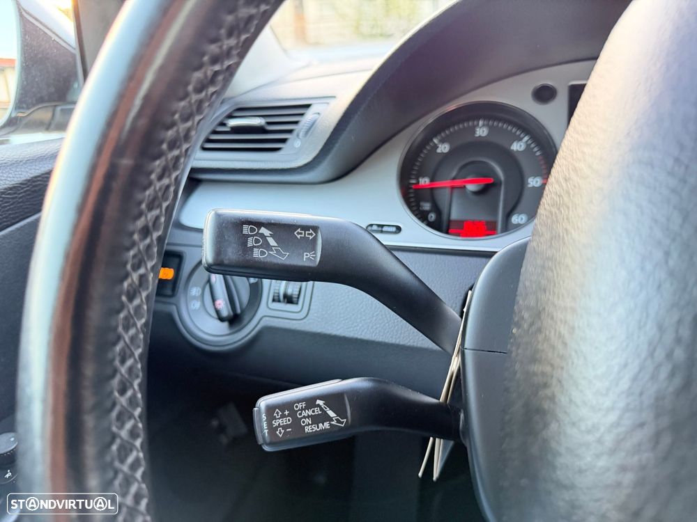 VW Passat Variant 2.0 TDI 4M Confortline - 15