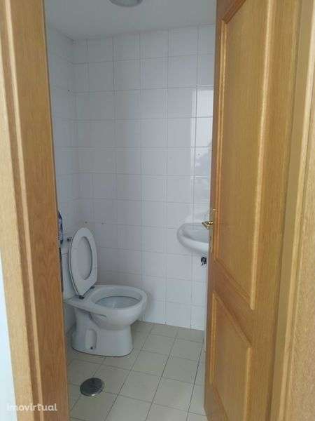 Arrendamento de Loja na Cruz de Pau BOA LOCALIZAÇÃO - Grande imagem: 4/6