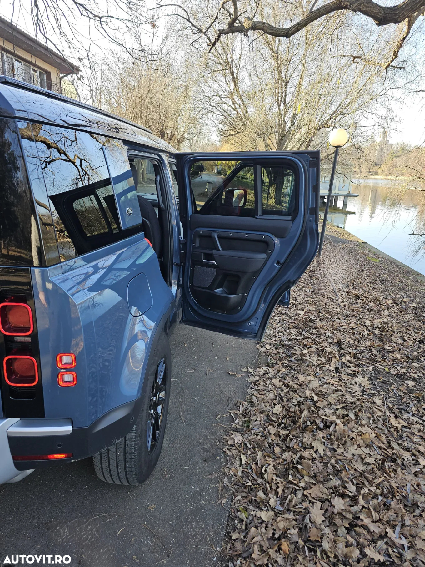 Land Rover Defender 110 2.0L D240 S - 39