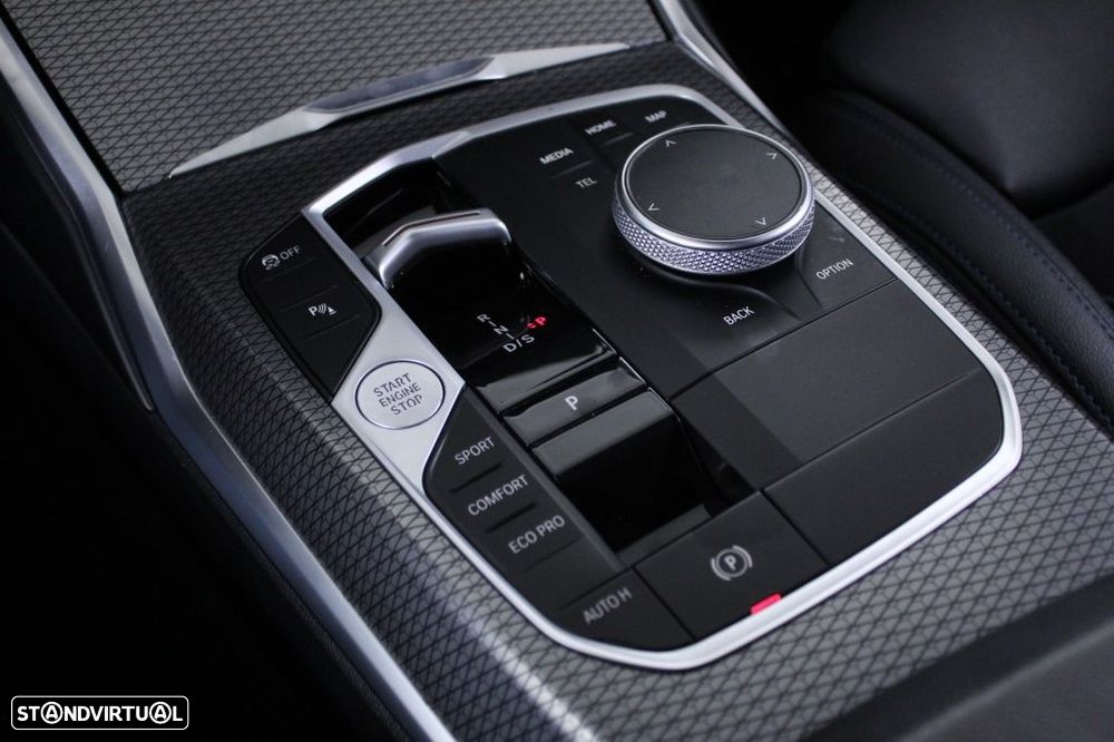BMW 320 d Touring Pack Desportivo M Auto - 33