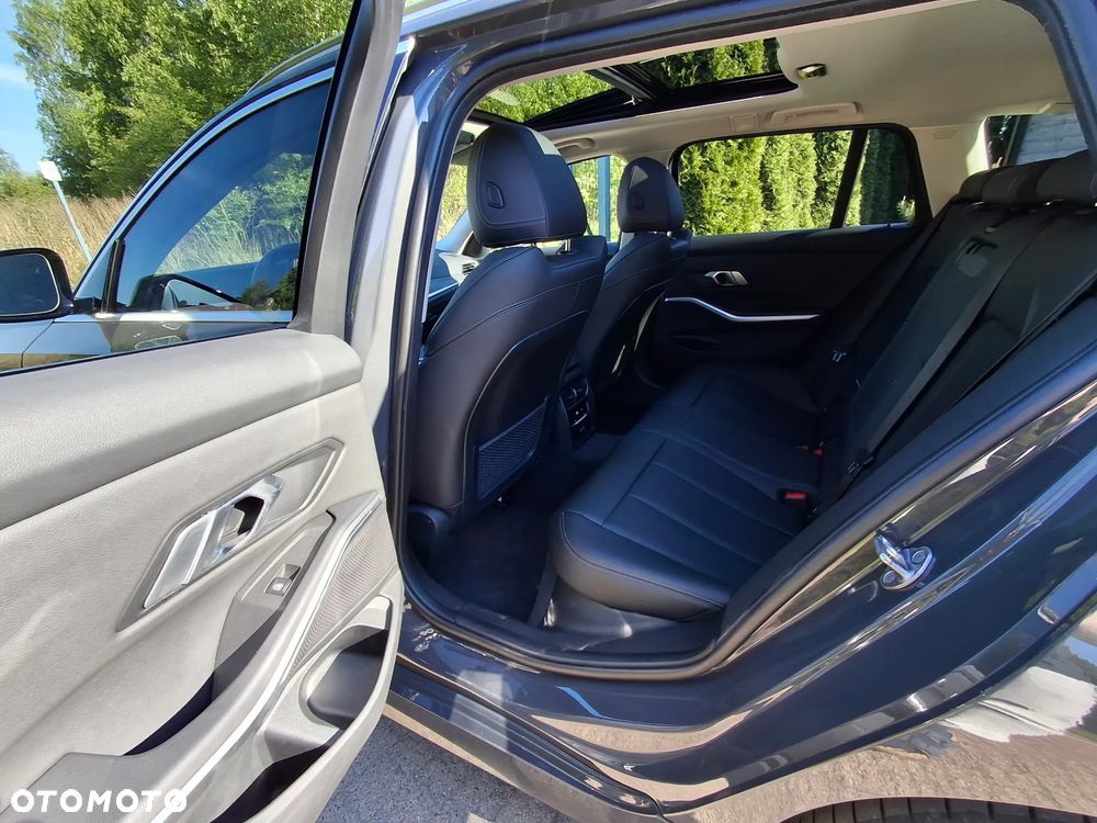 BMW Seria 3 320d xDrive mHEV sport - 23