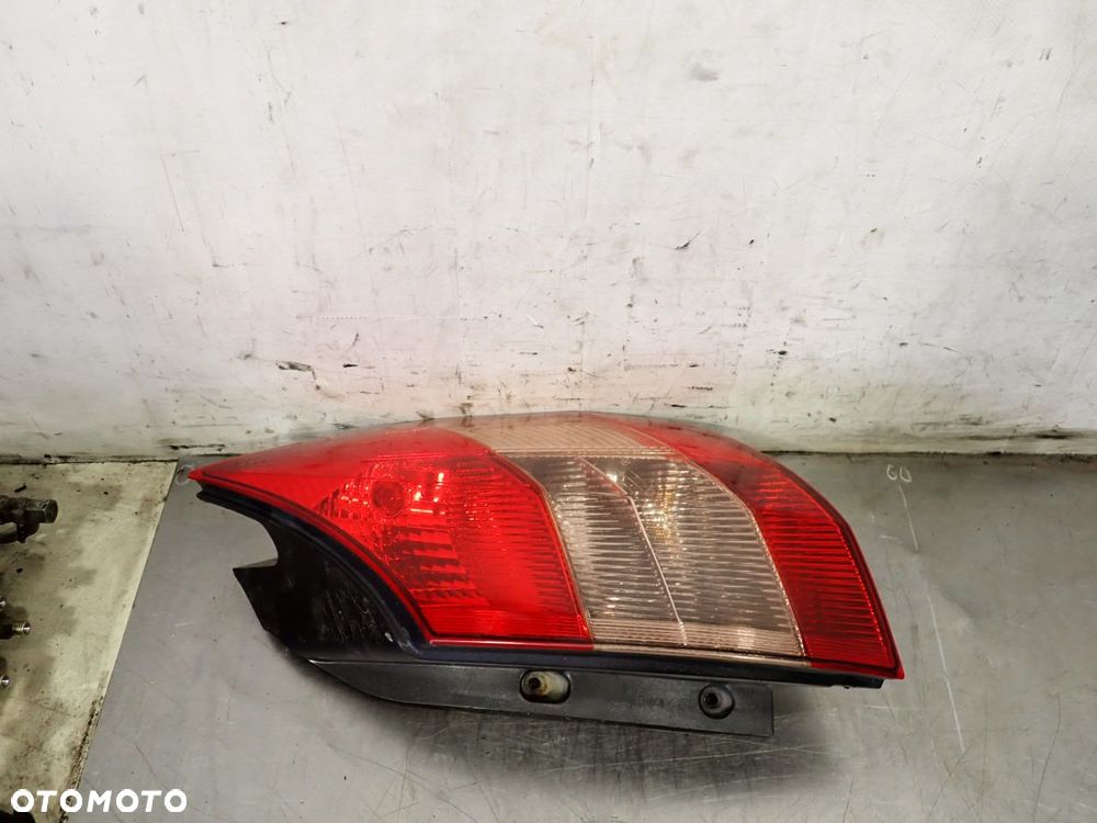 LAMPA PRAWA TYLNA RENAULT SCENIC II 1.6 - 1