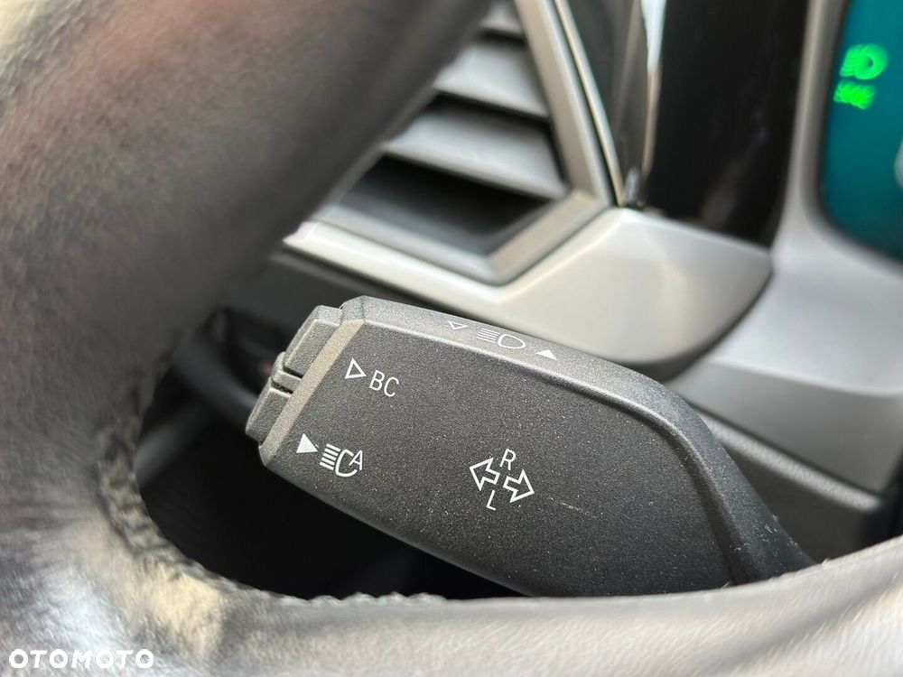 BMW Seria 3 330i xDrive Advantage - 34