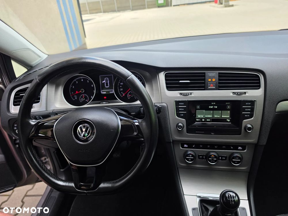 Volkswagen Golf - 23