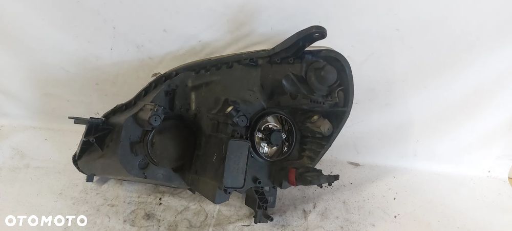 .  PRZOD PRZEDNIA LAMPA PRAWA OPEL ZAFIRA B - 4