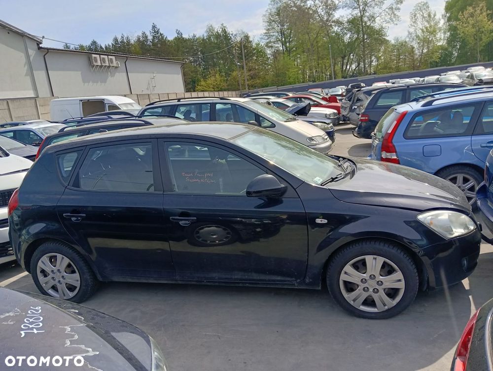 Lewarek Skrzyni Biegów (Zderzak, Maska, Lampa, Części Silnikowe) Kia Ceed 1.6 Diesel 89 Km 2007 - 3
