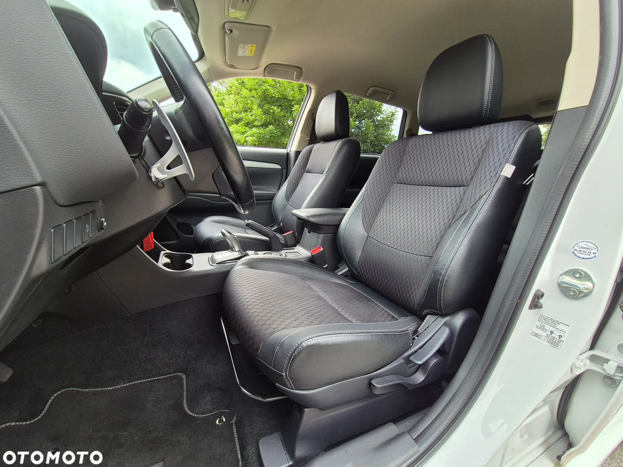 Mitsubishi Outlander 2.0 4WD Plug-In Hybrid - 24