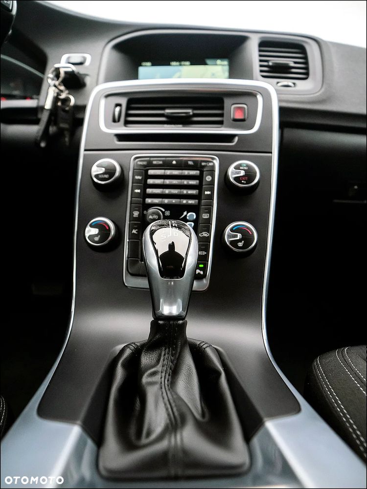 Volvo V60 Cross Country - 27