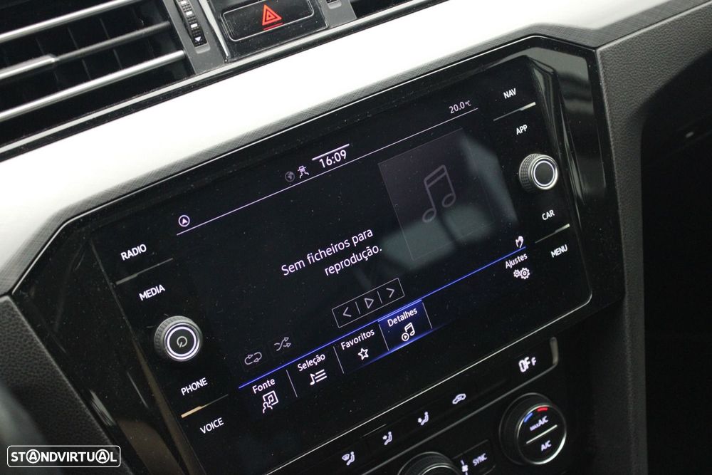 VW Passat Variant 2.0 TDI Business DSG - 21