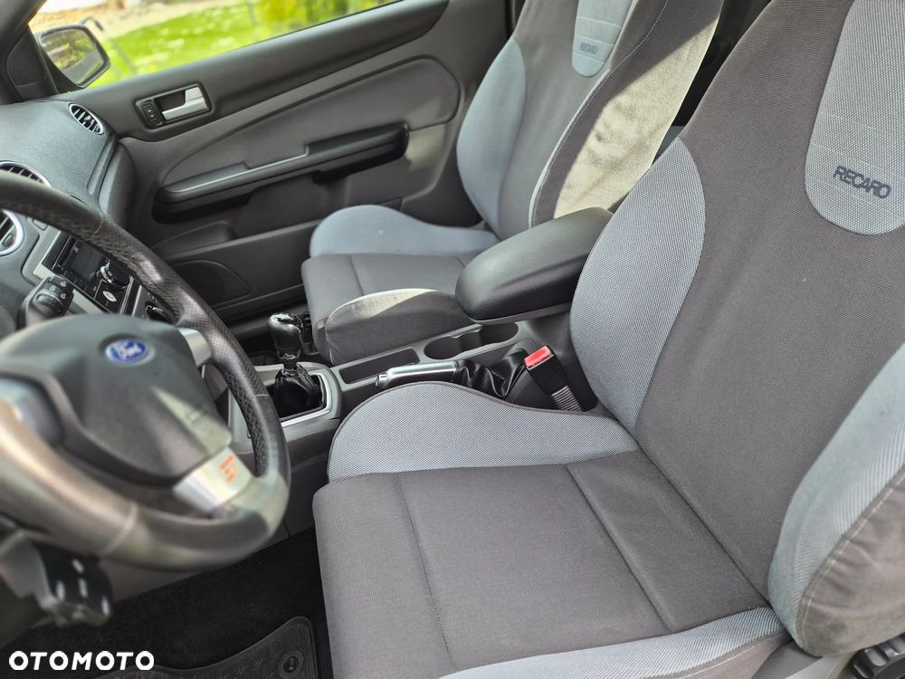 Ford Focus 2.5 ST - 11