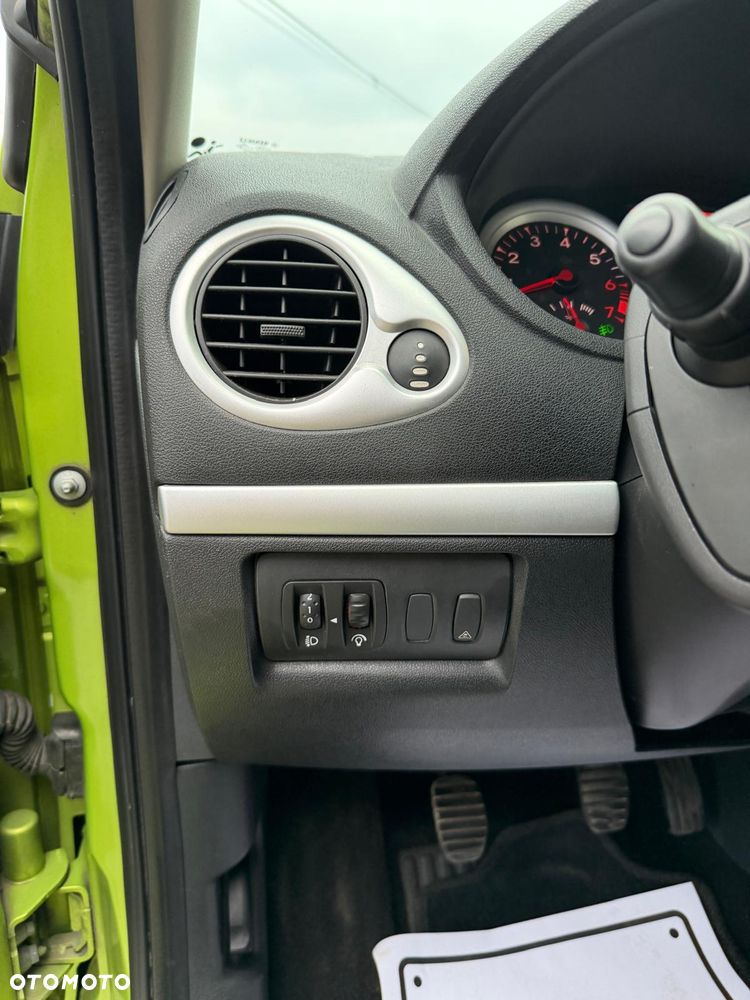 Renault Clio - 25