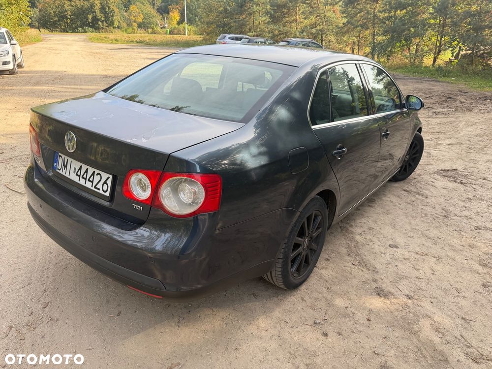 Volkswagen Jetta 1.9 TDI Comfortline - 7