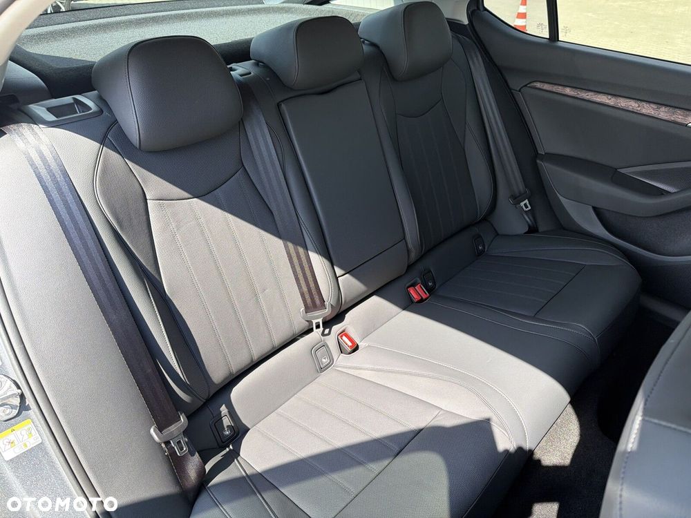 Skoda Superb 2.0 TDI SCR 4x4 L&K DSG - 25