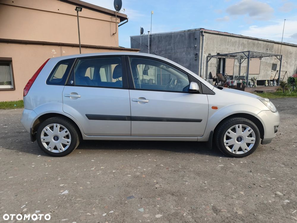 Ford Fiesta 1.3 Ghia - 9
