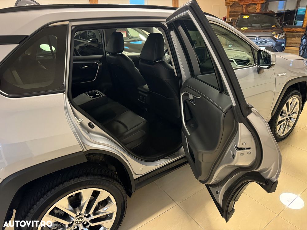 Toyota RAV4 2.5 4x4 Hybrid Team Deutschland - 10