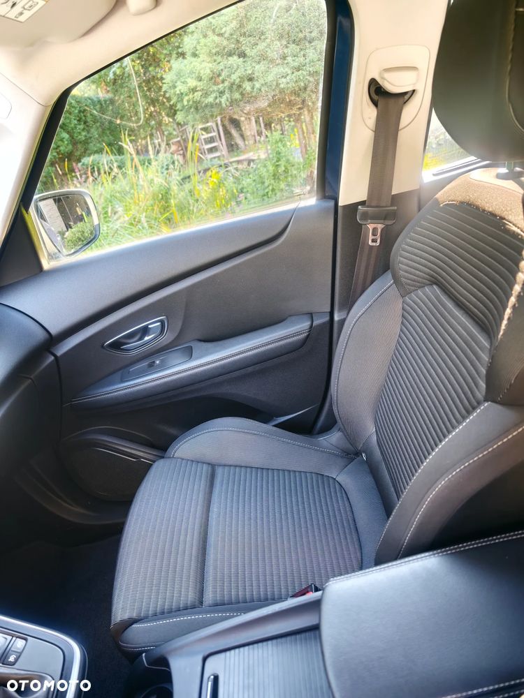 Renault Grand Scenic - 21