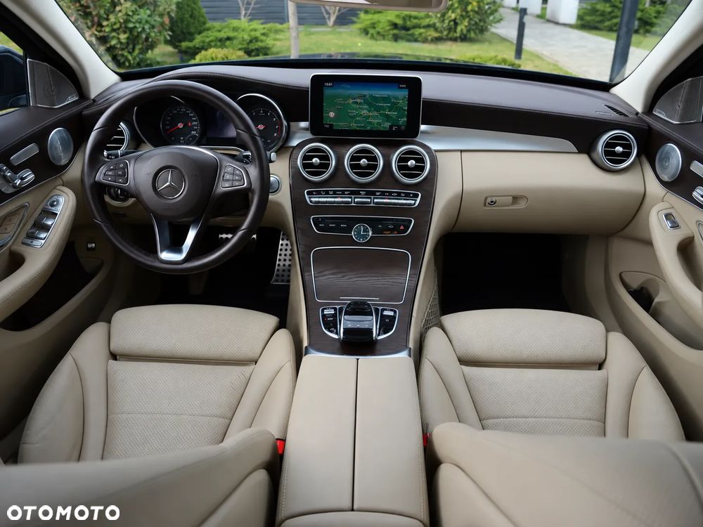 Mercedes-Benz Klasa C 300 9G-TRONIC - 18