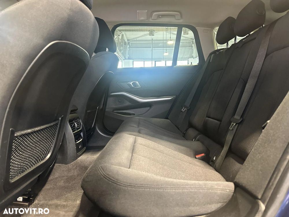 BMW Seria 3 320d Touring xDrive Aut. - 12