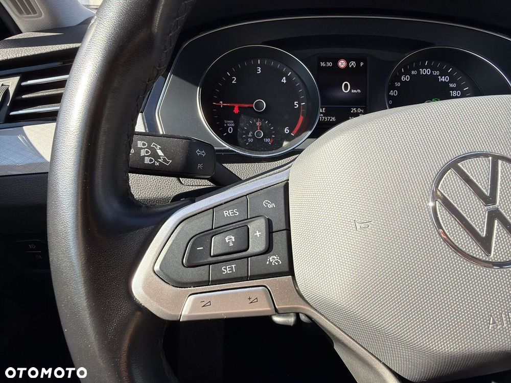 Volkswagen Passat - 24
