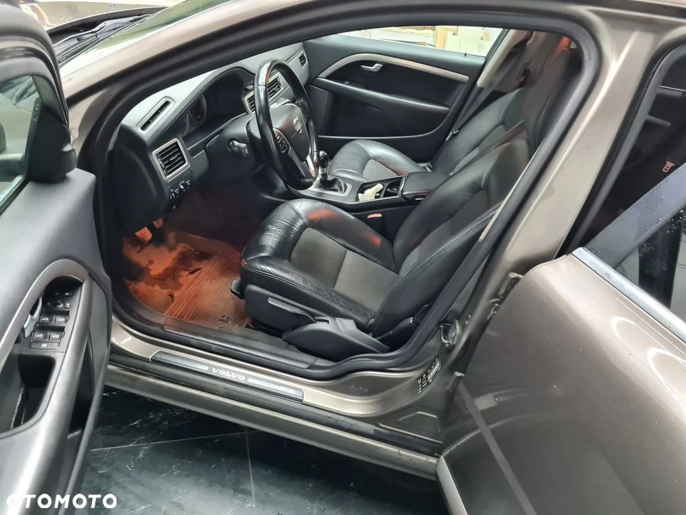 Volvo V70 2.4D Summum - 16