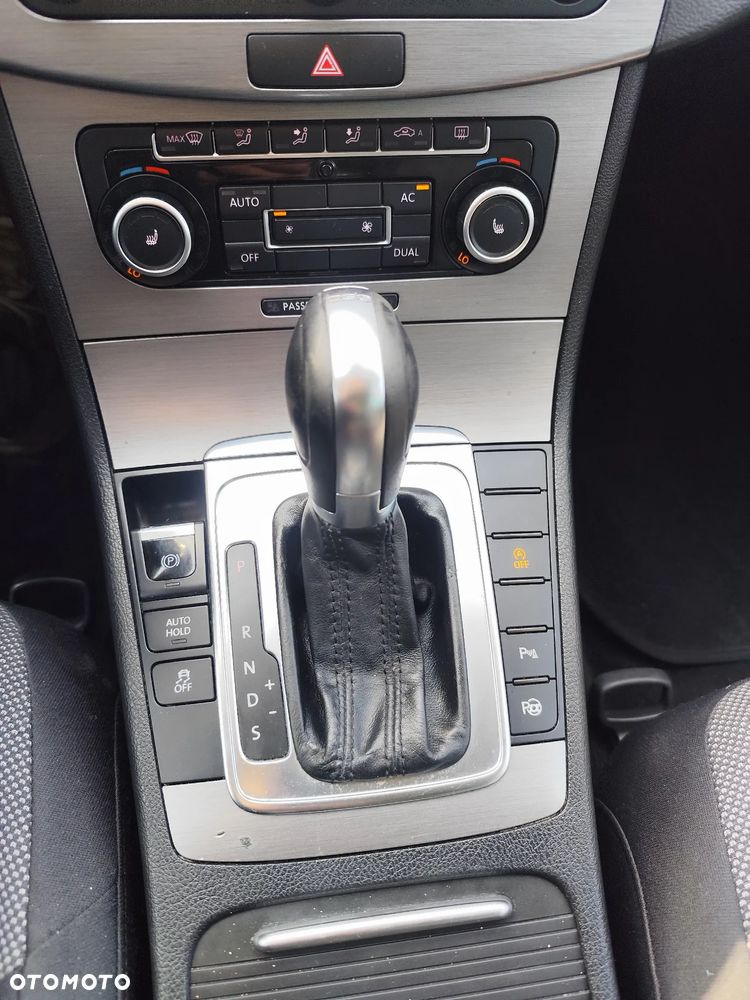 Volkswagen Passat 2.0 TDI Sportline DSG - 13