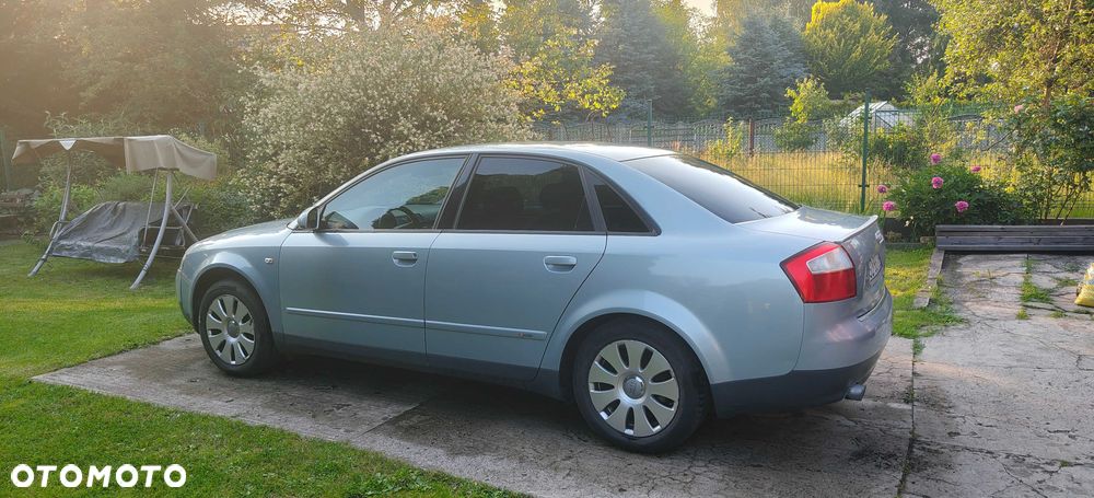 Audi A4 Limousine - 1