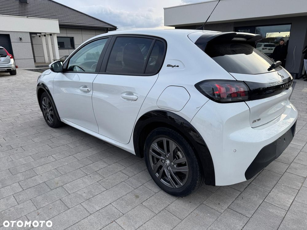 Peugeot 208 PureTech 100 EAT8 GT - 11
