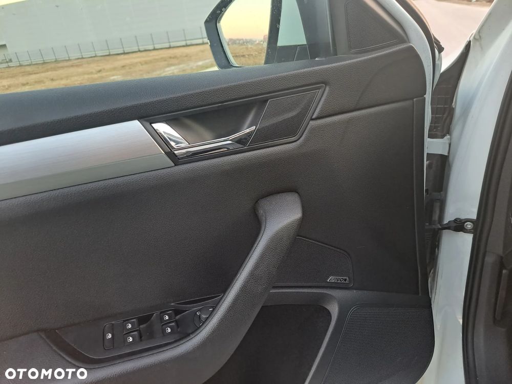 Skoda Superb 2.0 TDI Premium Edition - 10