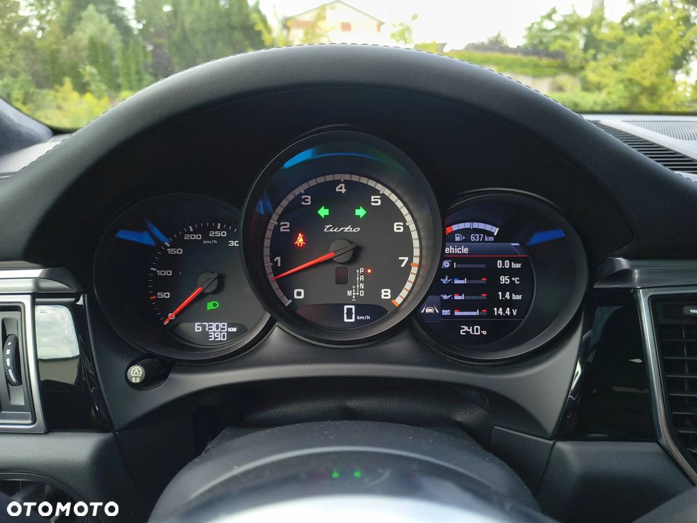 Porsche Macan Turbo - 19