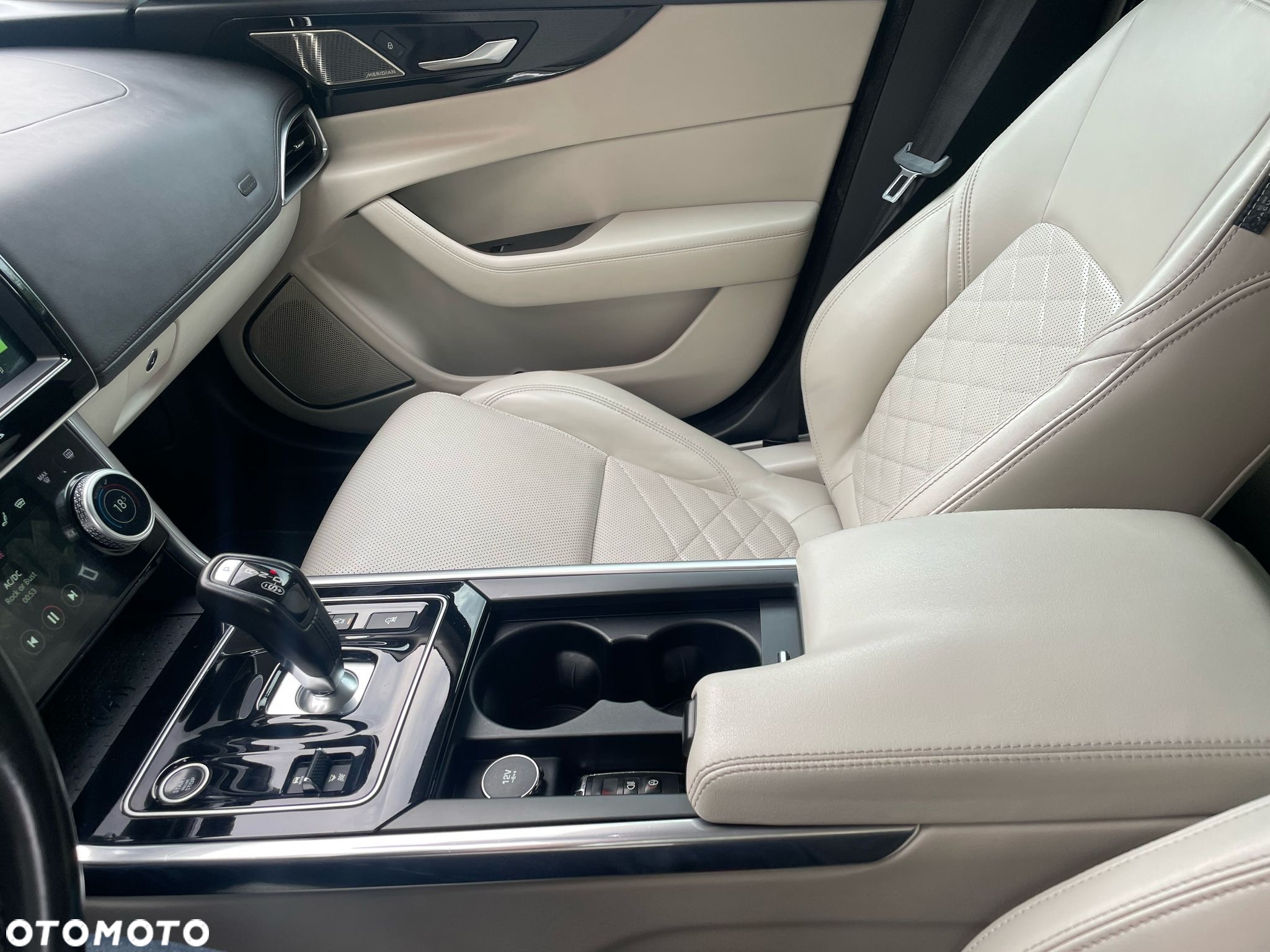 Jaguar XE 2.0 D180 HSE - 23