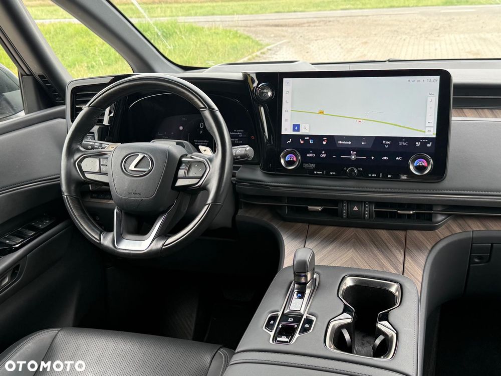Lexus LM 350h Prestige - 27