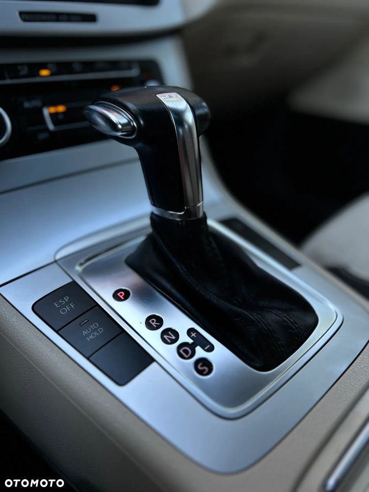 Volkswagen Passat - 22