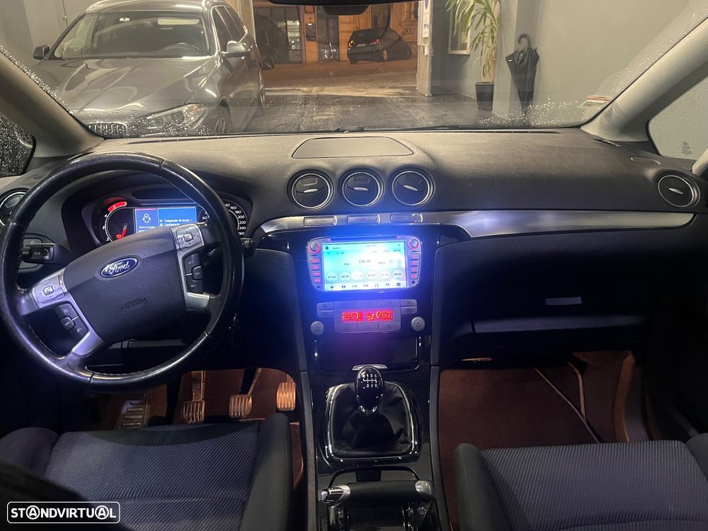 Ford S-Max 2.0 TDCi Titanium 7L - 36