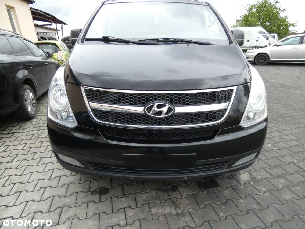 HYUNDAI H1 II *SAMOCHÓD NA CZĘŚCI*NBA ( SPACE BLACK ) / MASKA, LAMPA, DRZWI, LUSTERKO, ZDERZAK, GRILL, BŁOTNIK, KLAPA, BELKA, DESKA, FOTELE, KANAPA, ĆWIARTKA KIEROWNICA, TARCZE,ZAWIESZENIE, KOMPLETNY PRZÓD, KOMPLETNY TYŁ, LICZNIK, ZEGARY, PRAWE LEWE PRZÓD TYŁ - 1