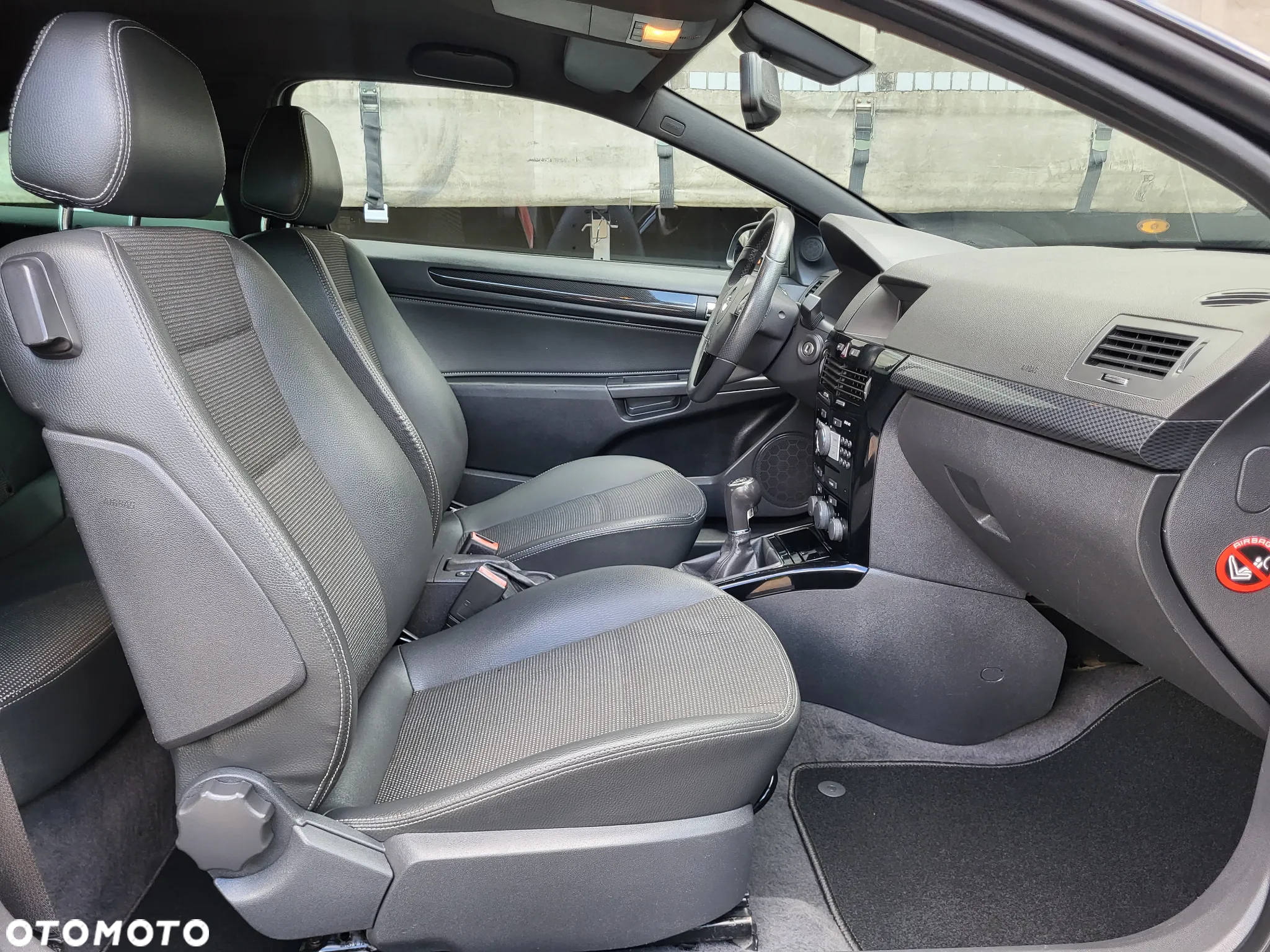Opel Astra GTC 1.6 Cosmo - 30