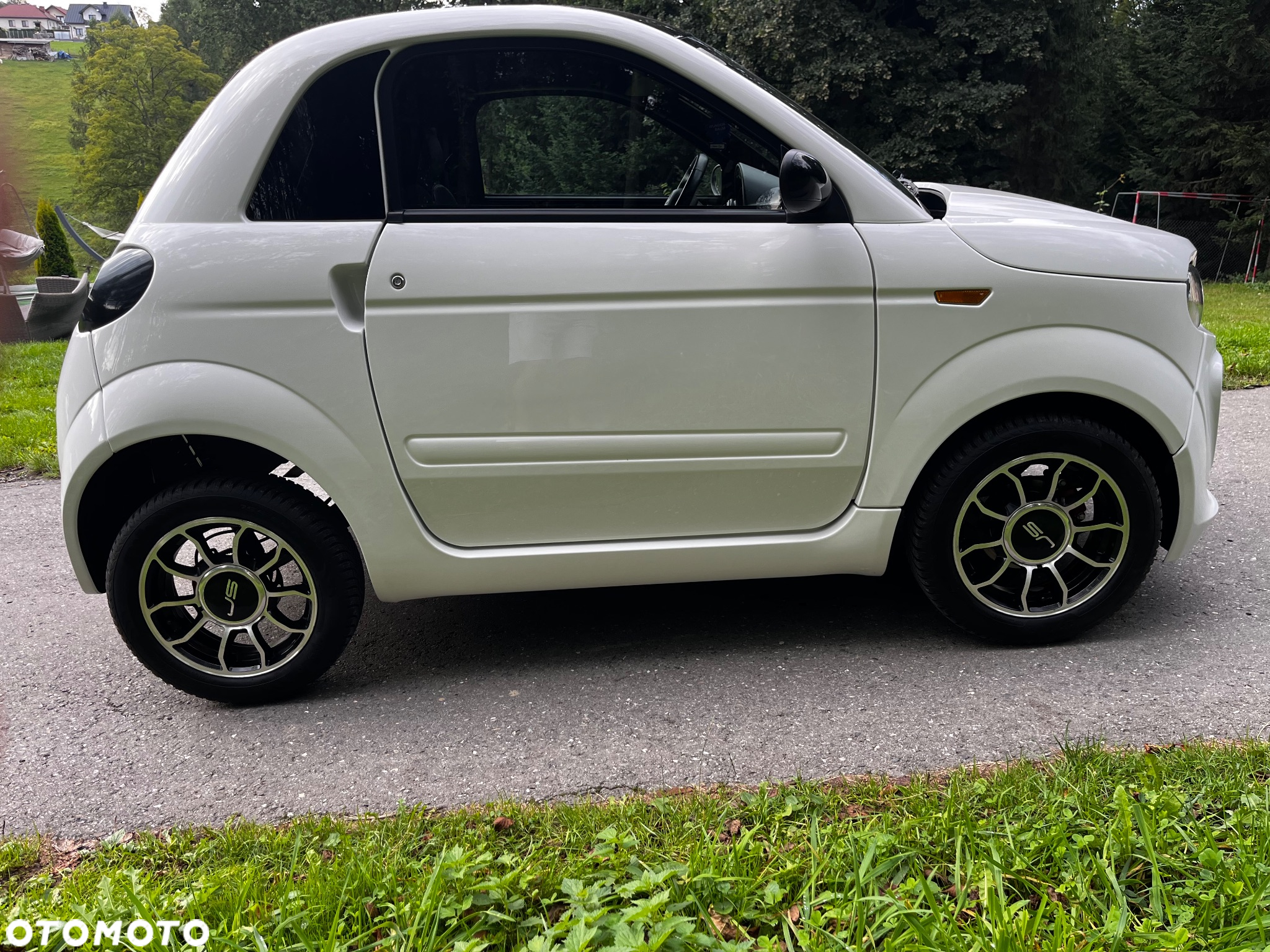 Microcar DUE - 10