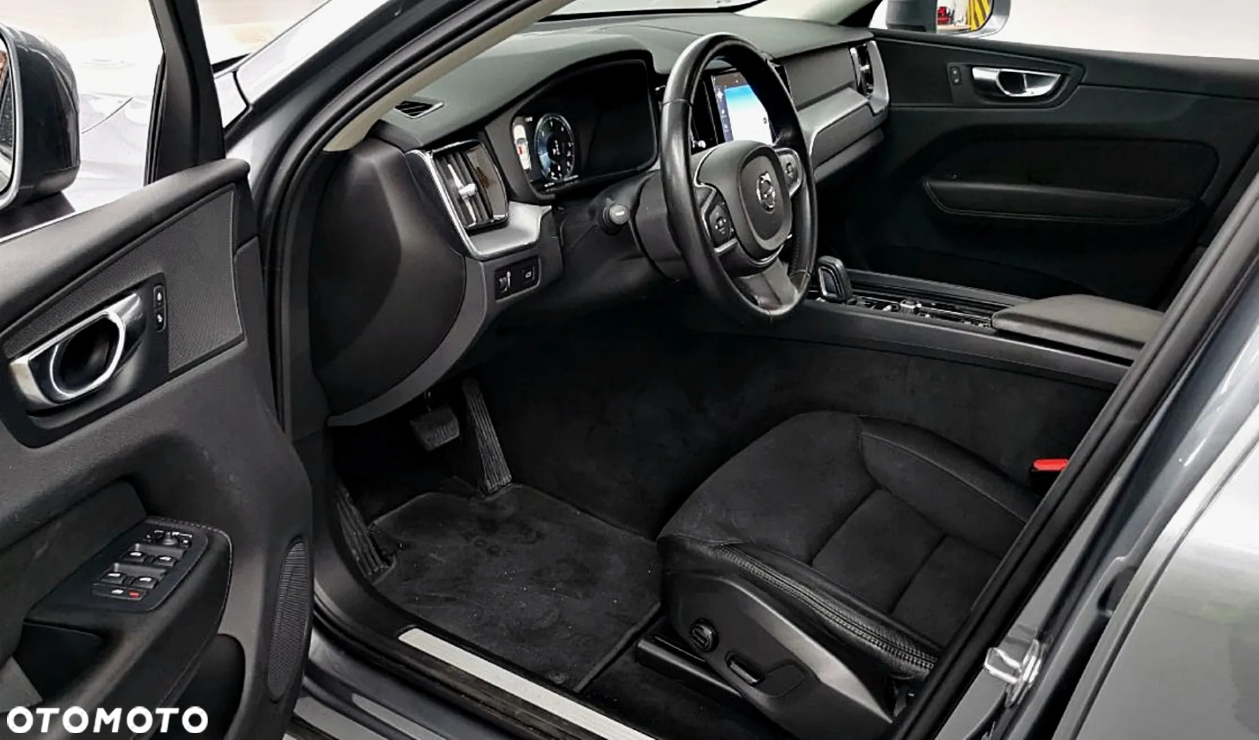 Volvo XC 60 B4 D AWD Geartronic Momentum Pro - 8