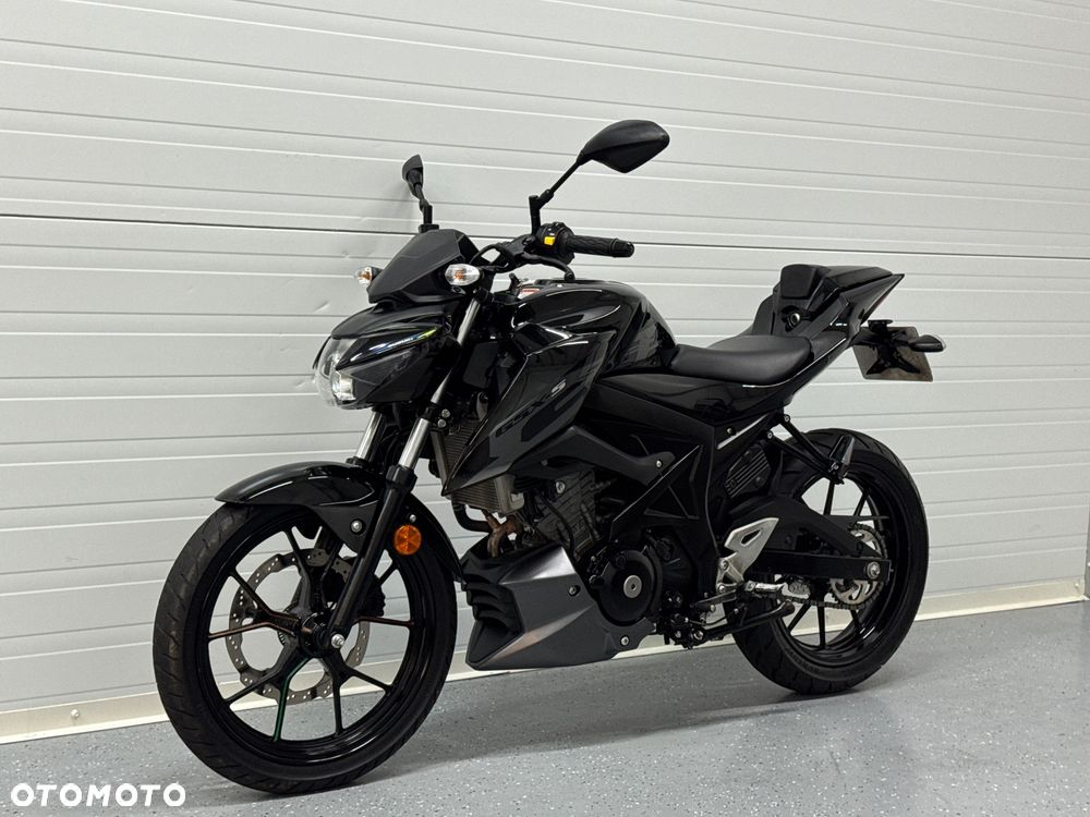 Suzuki GSX - 16