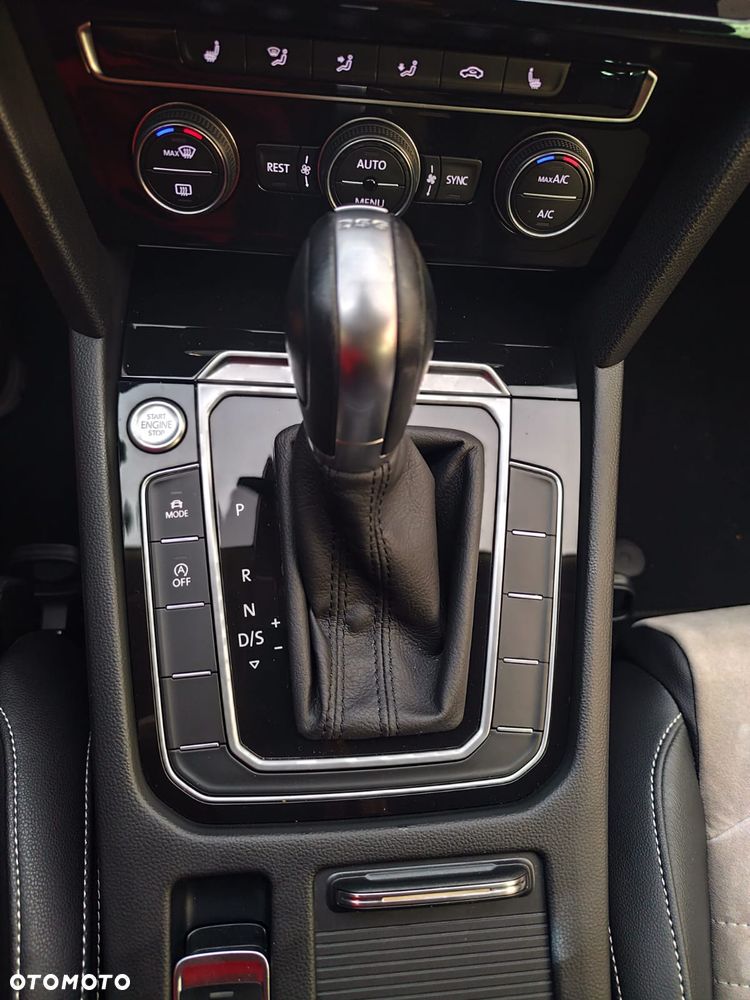 Volkswagen Passat 2.0 TDI SCR DSG Comfortline - 2