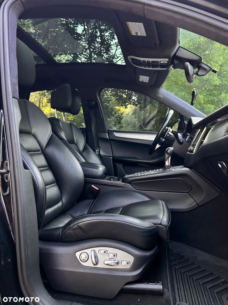 Porsche Macan Turbo - 8