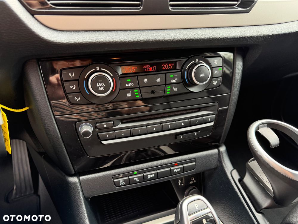BMW X1 sDrive18d xLine - 32