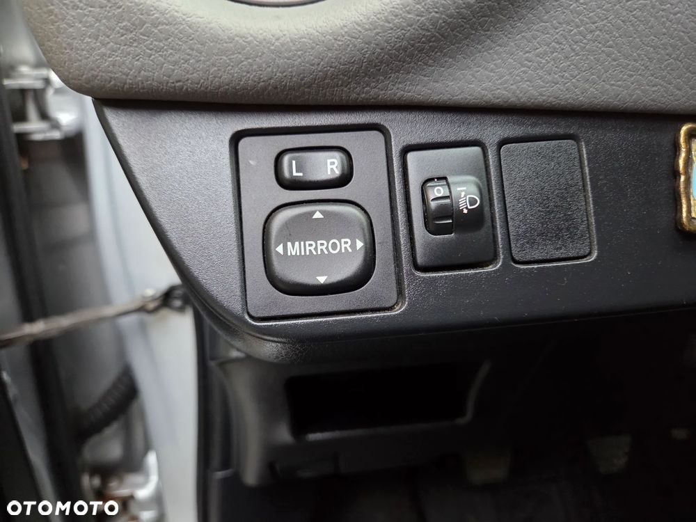Toyota Yaris 1.33 Premium - 16