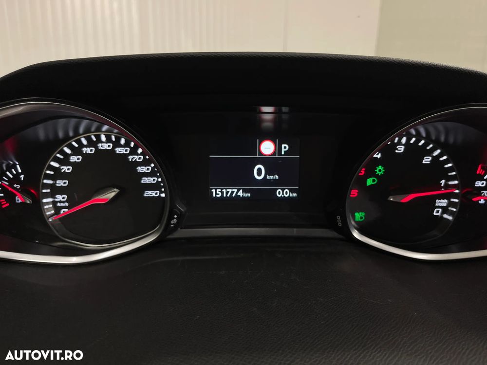 Peugeot 308 SW BlueHDi 130 EAT8 Allure - 26