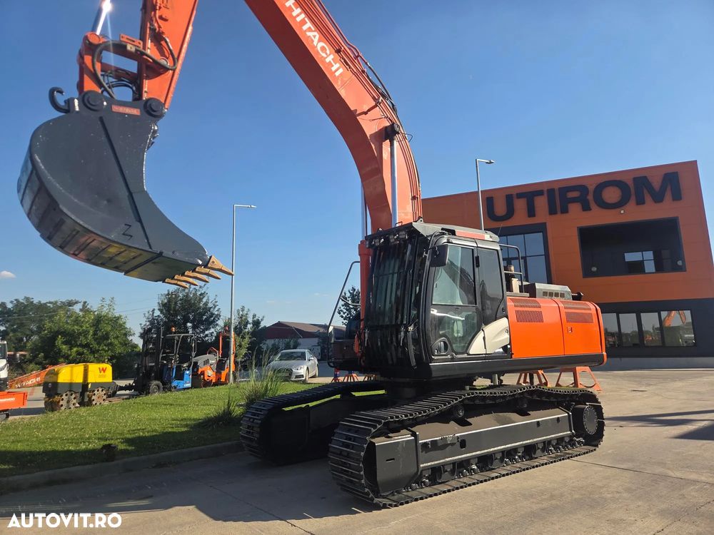 Hitachi ZX350LCN-6, 8.687h, CUPLA RAPIDA, cupa 2,2mc dinti NOI, latime 2,99m, ad sapare 7m, lant 90% bun doar 595h deplasare, consum mediu 17l/h, inst picon, inst rotire pe brate, GRESARE AUTOMATA, camera spate, ridica 25t, PROMOTIE 97.900 EUR+Tva - 11
