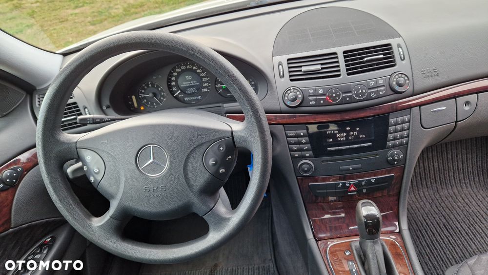 Mercedes-Benz Klasa E 200 Kompressor Automatik Classic - 25